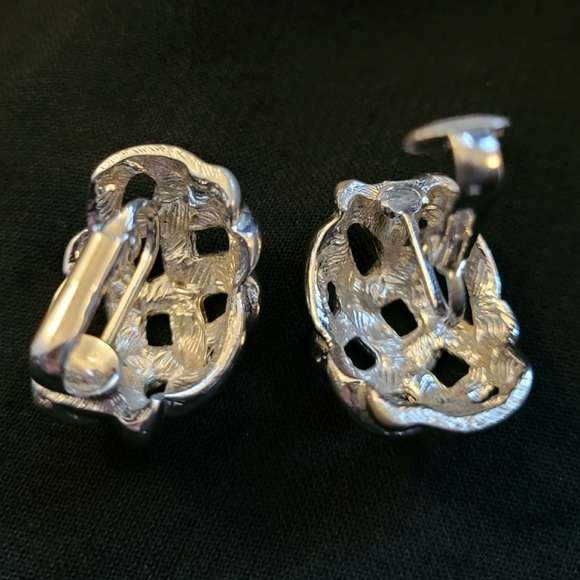 Vintage KJL Silver Basket Weave Earrings - Picture 3 of 3